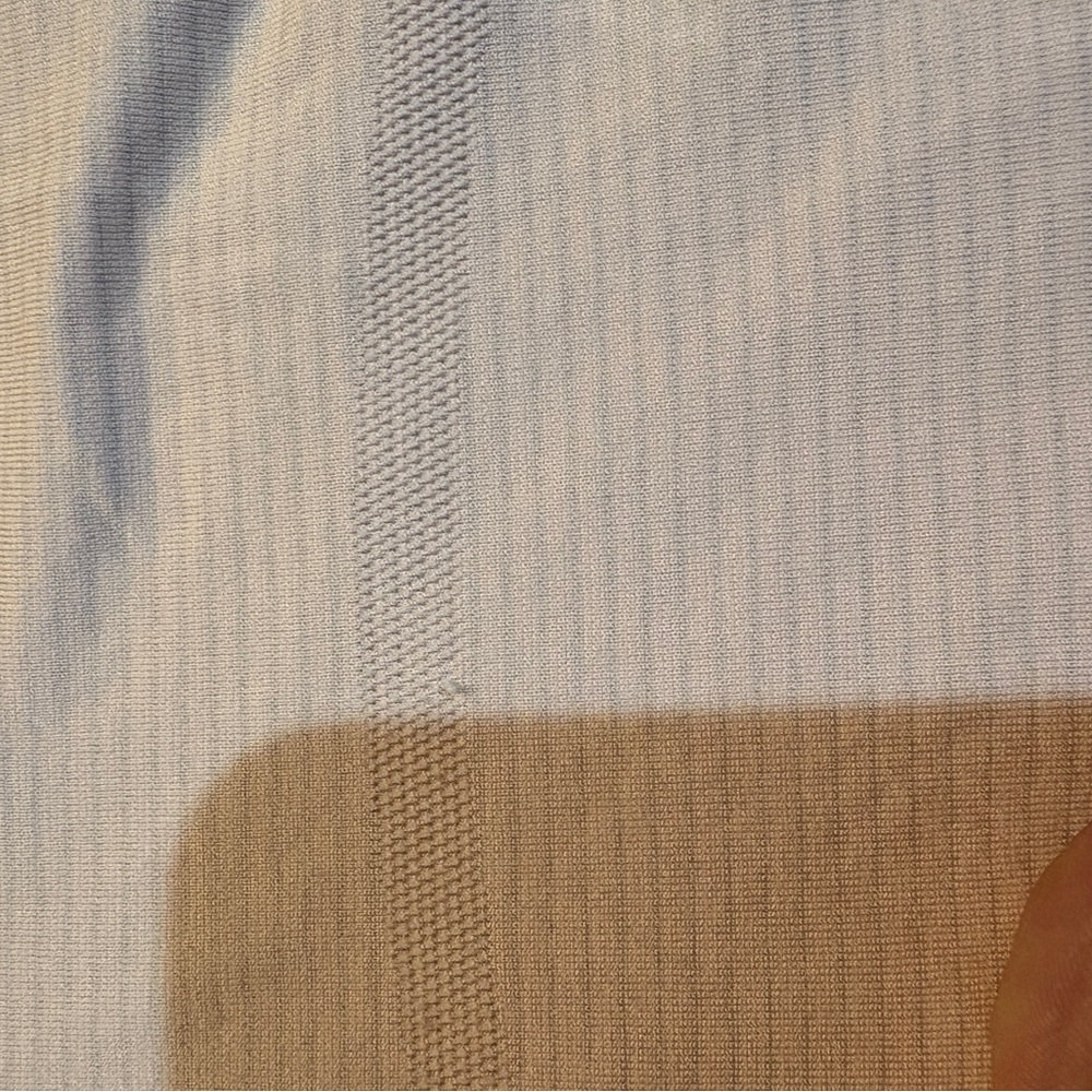 Lululemon activewear long sleeve - Picture 3 of 3